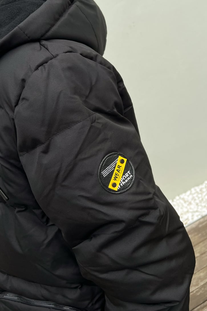 Pocket Detail Siyah Şişme Mont