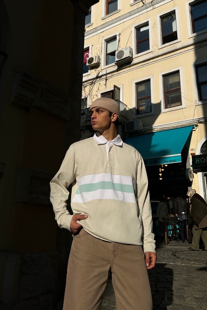 Polo Yaka Şeritli Bej Sweatshirt