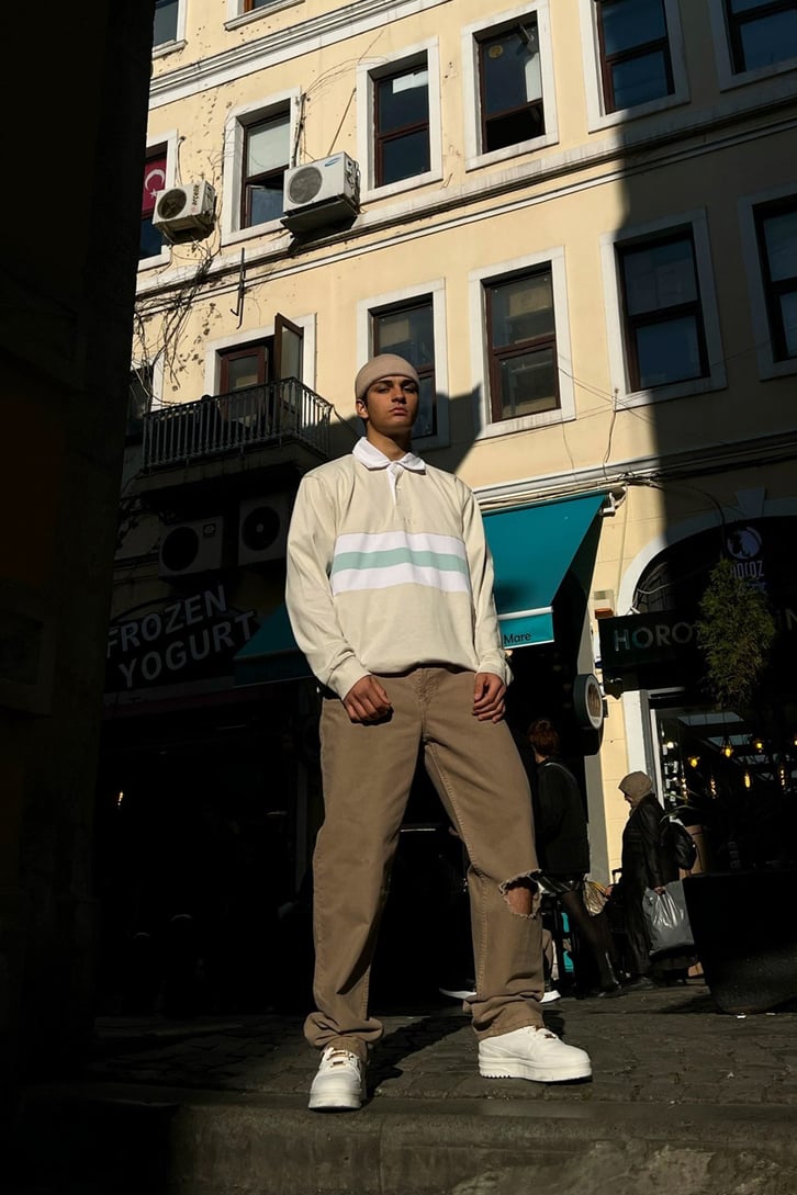 Polo Yaka Şeritli Bej Sweatshirt