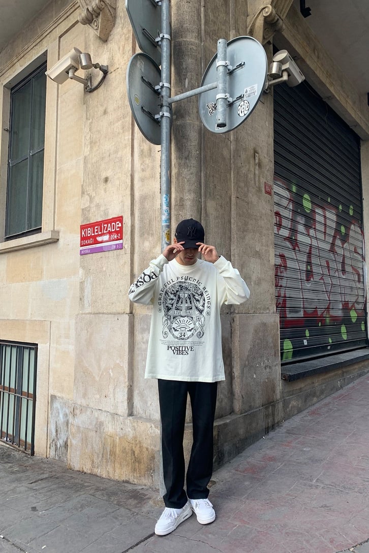 POSITIVE VIBES BASKILI OVERSIZE LONG SLEEVE TSHIRT