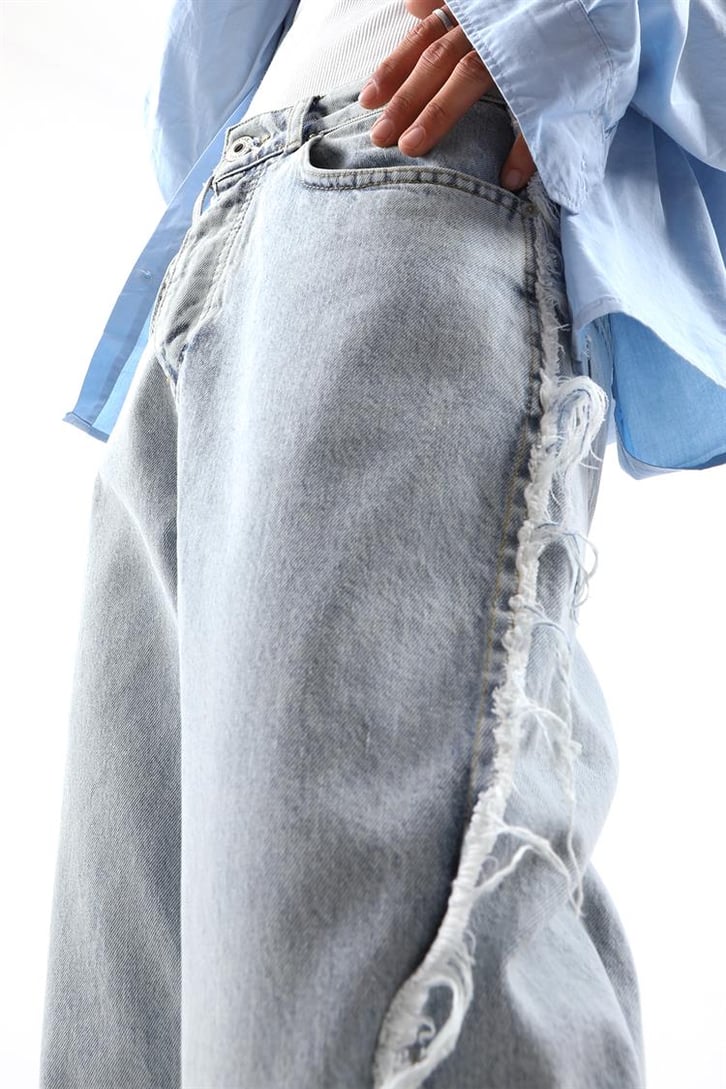 Püskül Detaylı Yırtmaçlı Baggy Jean