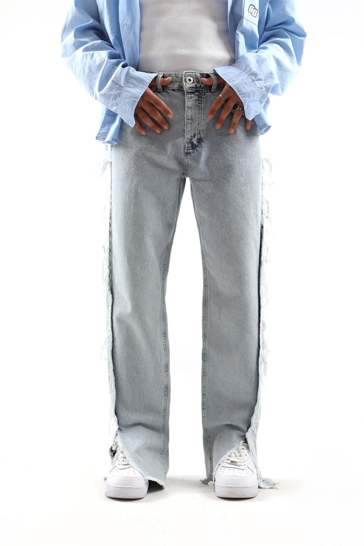 Püskül Detaylı Yırtmaçlı Baggy Jean
