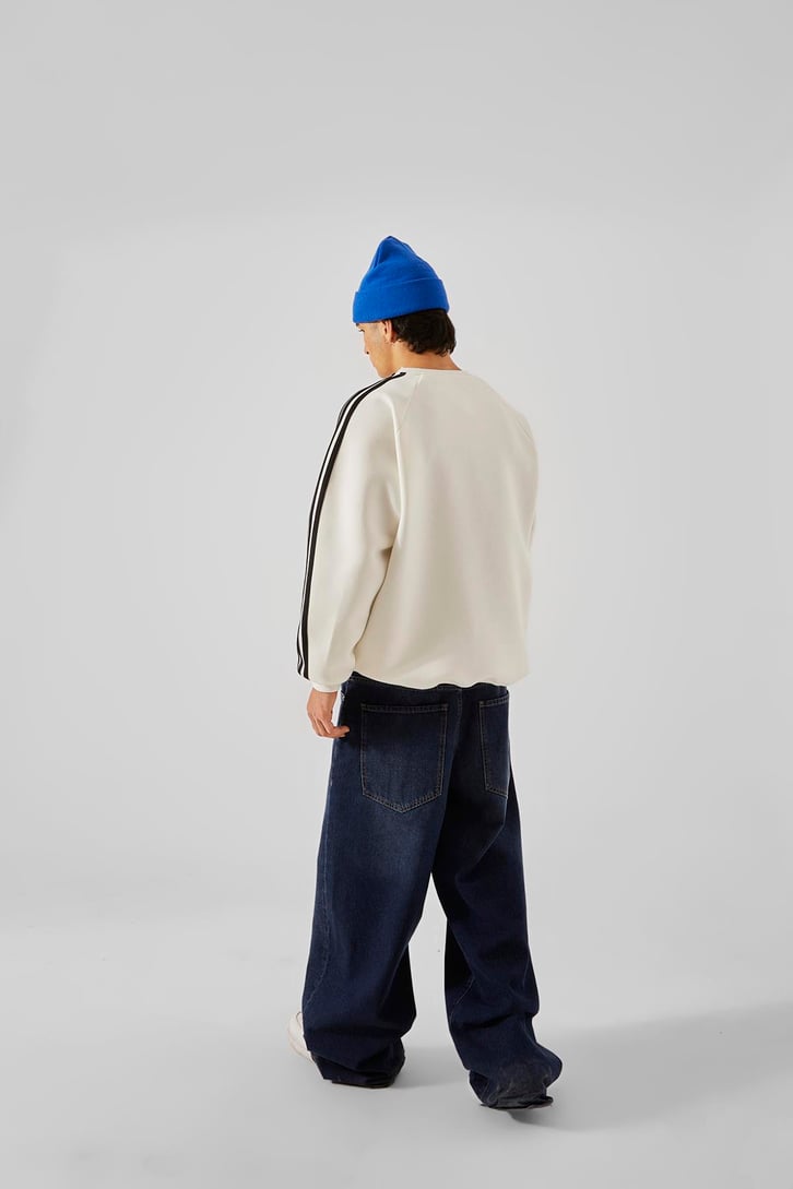 R6 Baskılı Beyaz Oversize Sweatshirt