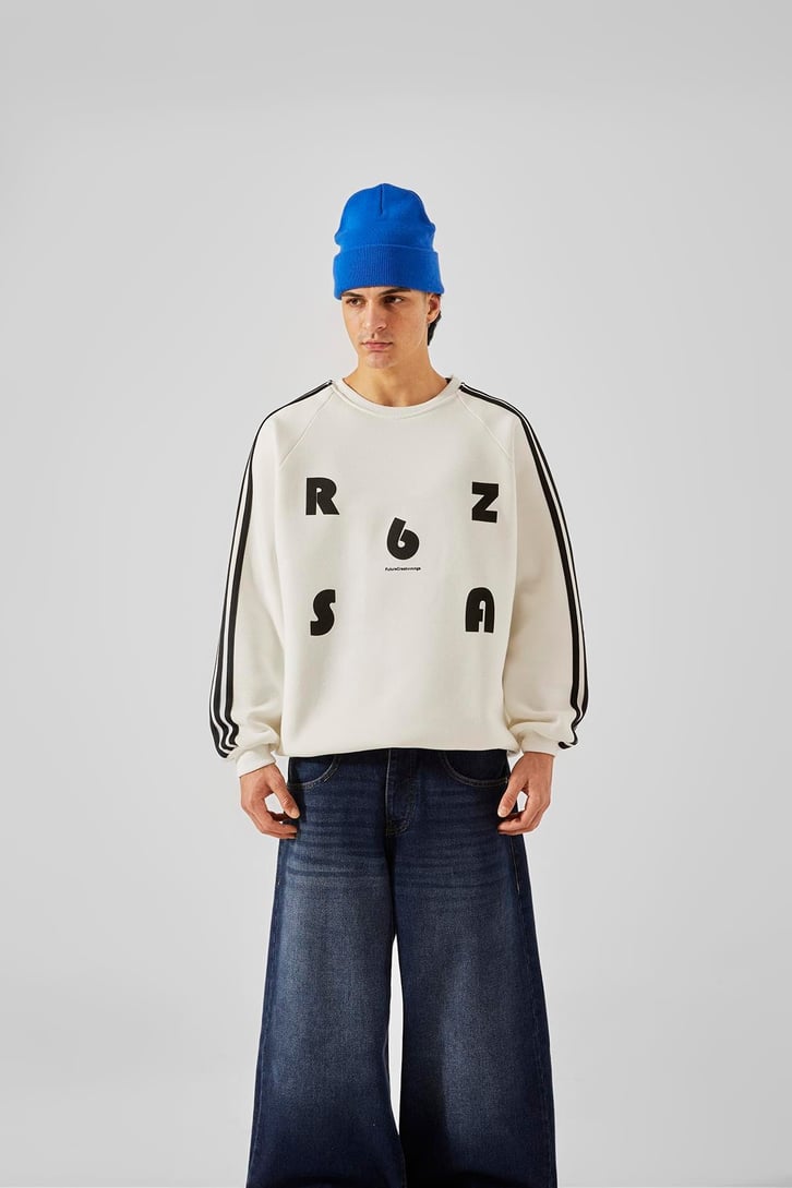 R6 Baskılı Beyaz Oversize Sweatshirt