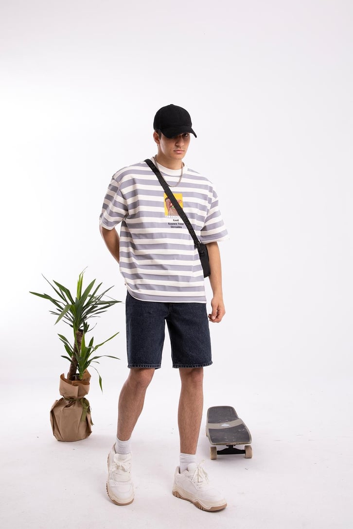 Realistic Baskılı Çizgili Gri Oversize Tshirt
