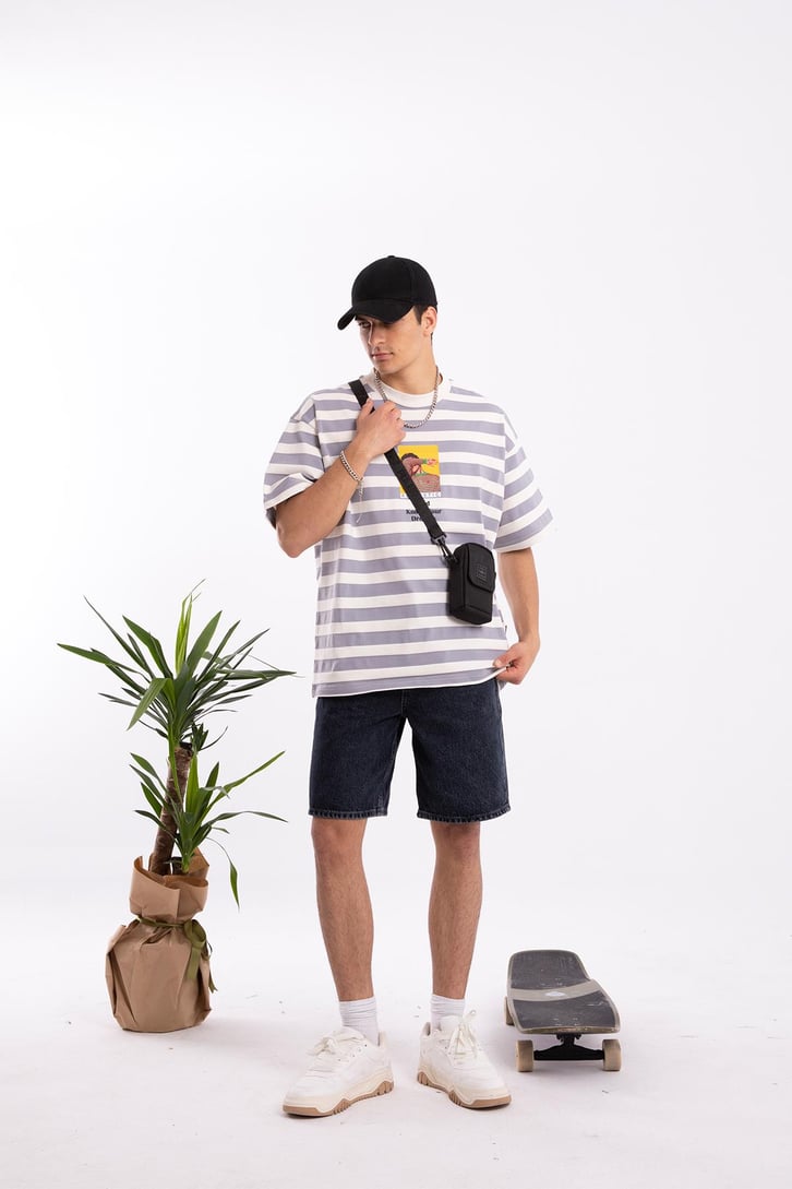 Realistic Baskılı Çizgili Gri Oversize Tshirt