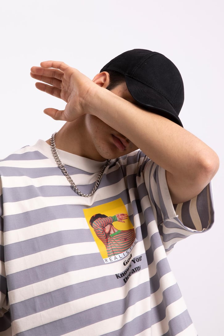 Realistic Baskılı Çizgili Gri Oversize Tshirt