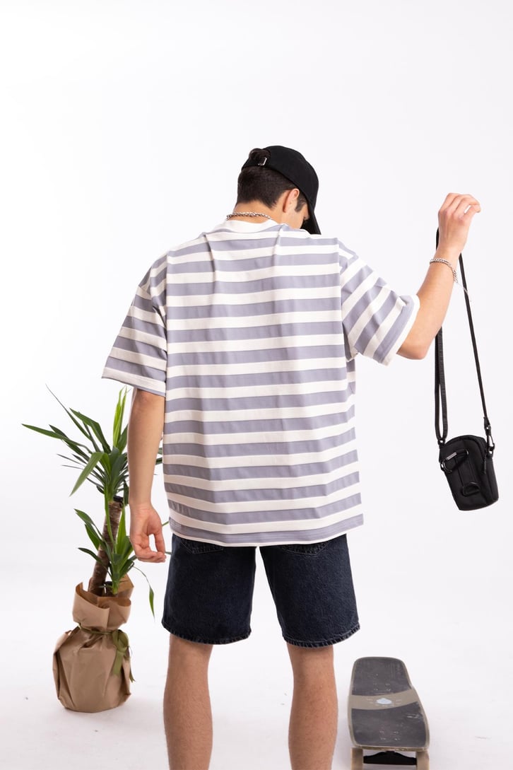 Realistic Baskılı Çizgili Gri Oversize Tshirt