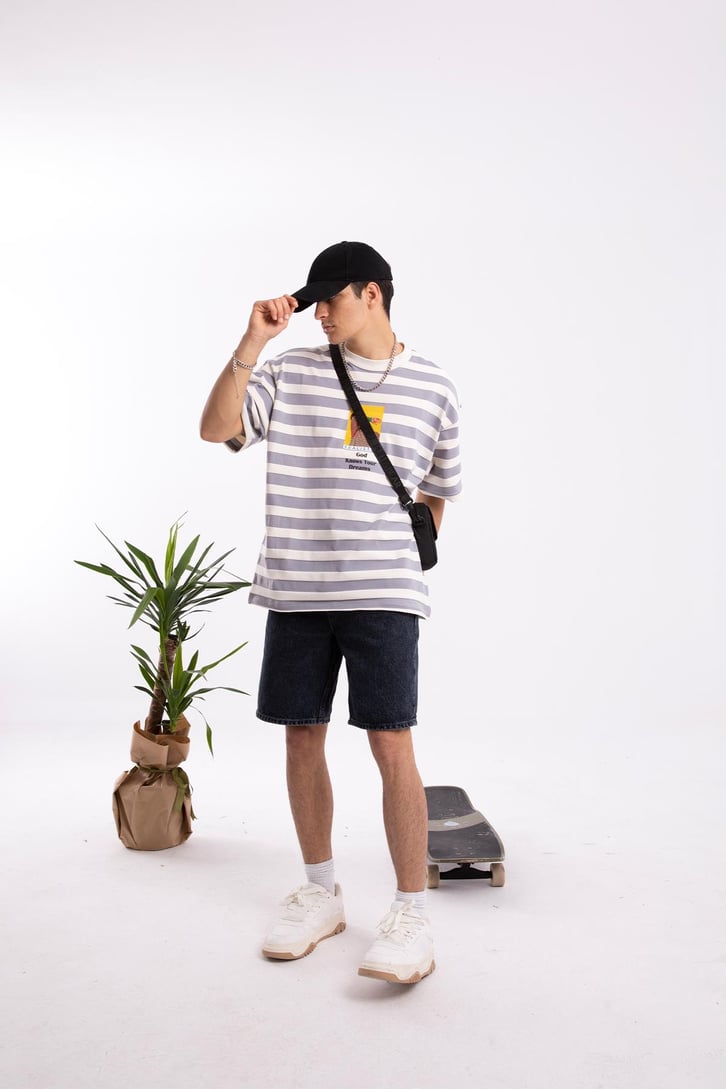 Realistic Baskılı Çizgili Gri Oversize Tshirt