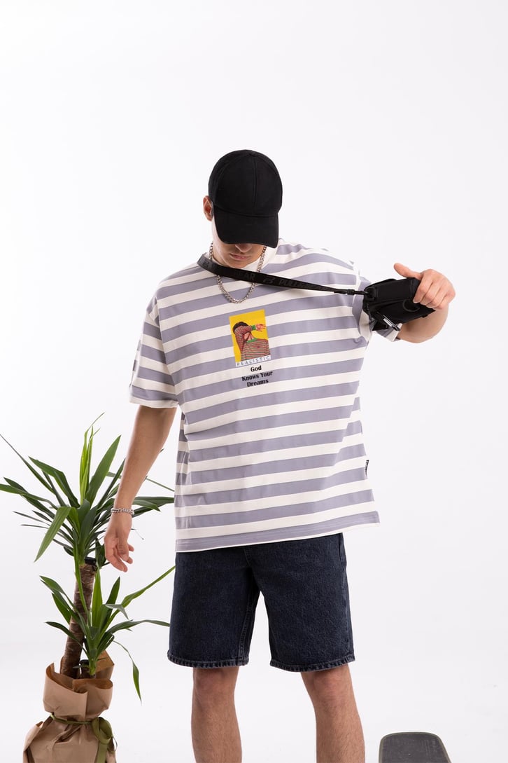 Realistic Baskılı Çizgili Gri Oversize Tshirt