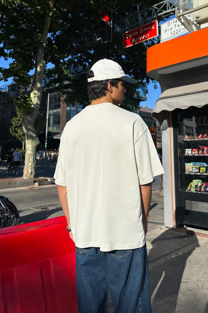 Red Wood Nakışlı Oversize Tişört