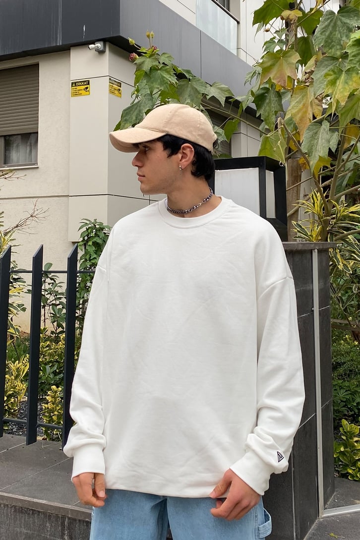 REGULAR FIT BASIC SWEATSHIRT