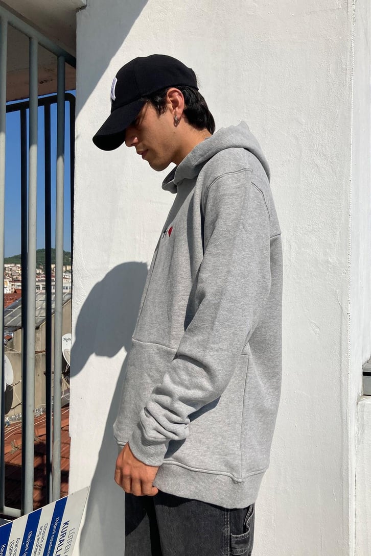 REGULAR FIT HOODIE