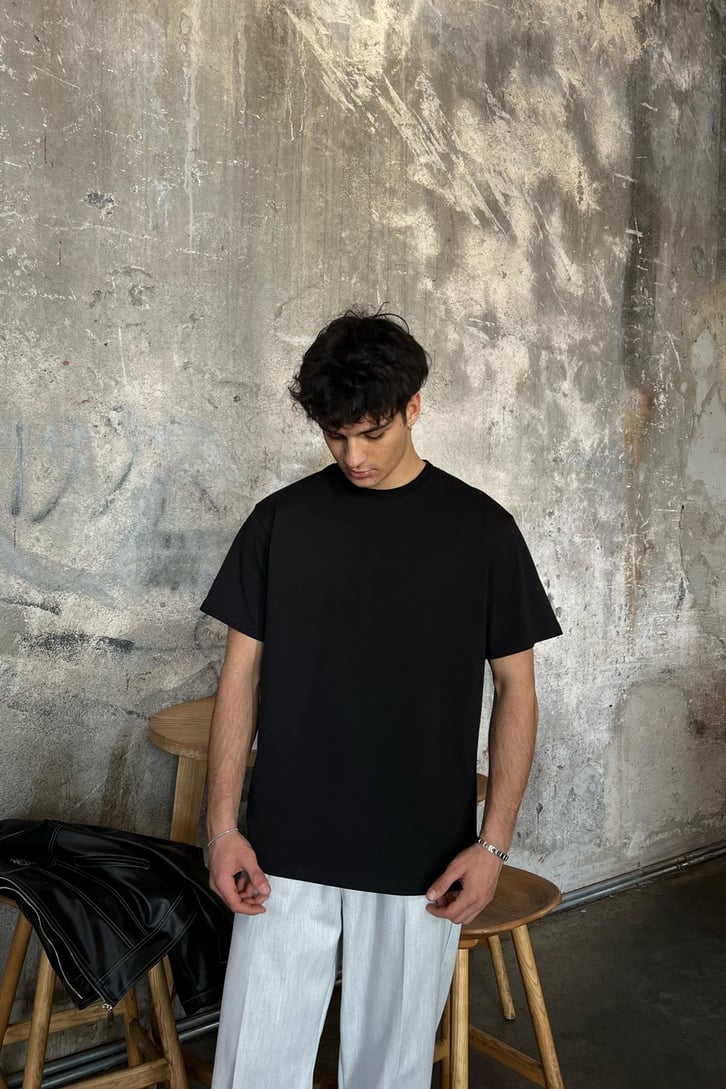 Regular Fit Siyah Basic Tişört