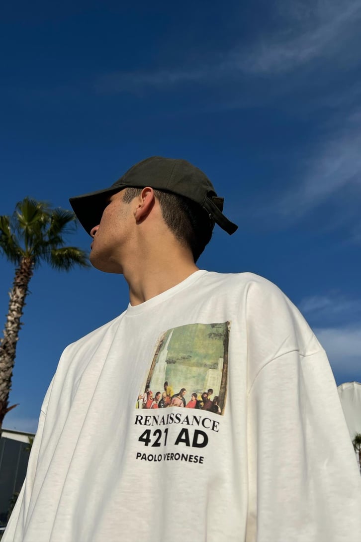 Renaissance Baskılı Ekru Oversize Tshirt