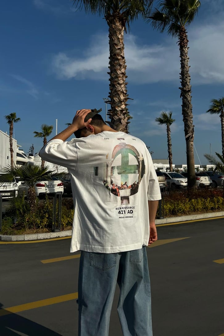 Renaissance Baskılı Ekru Oversize Tshirt