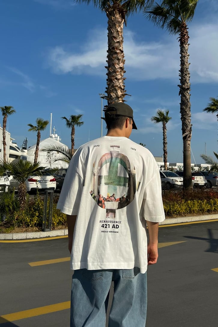 Renaissance Baskılı Ekru Oversize Tshirt
