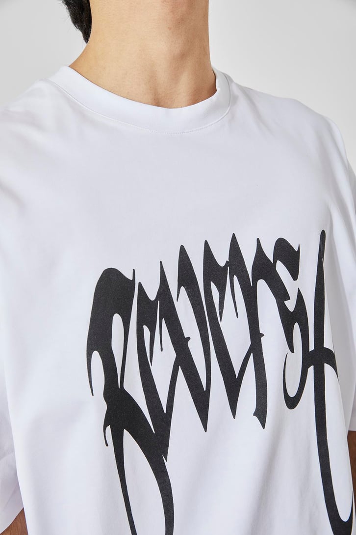 Reverse Baskılı Beyaz Oversize Tişört
