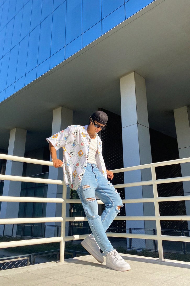Ripped Detail Buz Mavi Mom Fit Jean
