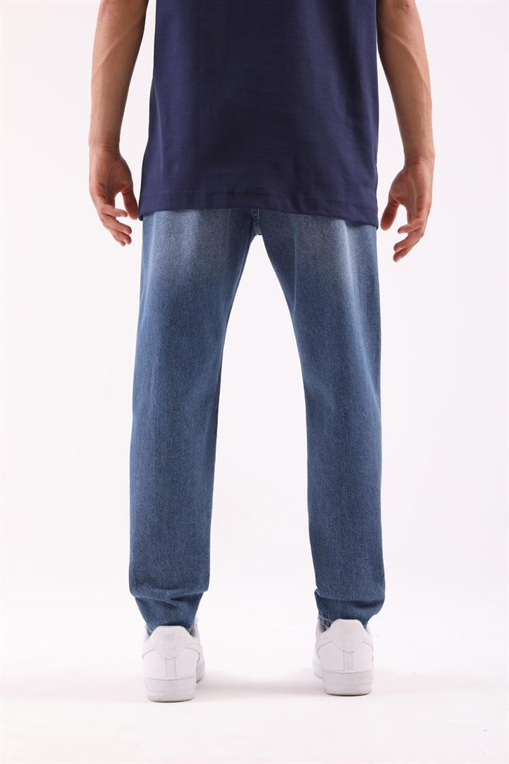 Ripped Details Mom Jean