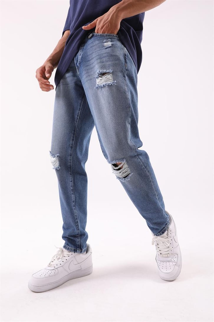 Ripped Details Mom Jean