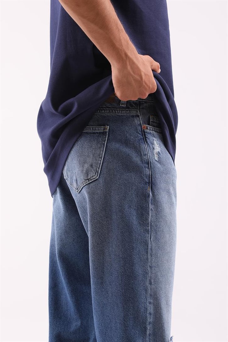 Ripped Details Mom Jean