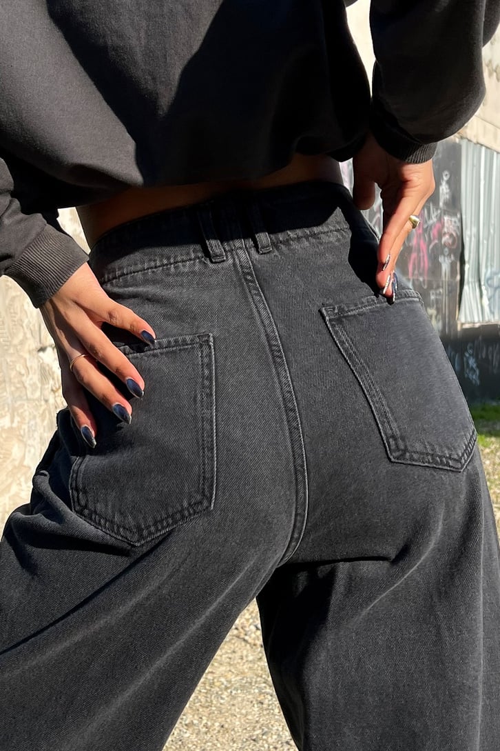 Ripped Leg Antrasit Mom Fit Jean