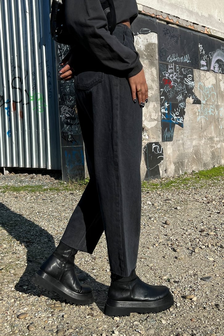 Ripped Leg Antrasit Mom Fit Jean
