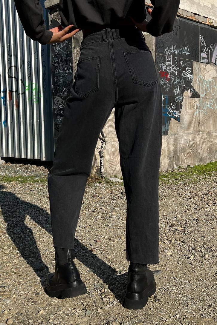 Ripped Leg Antrasit Mom Fit Jean