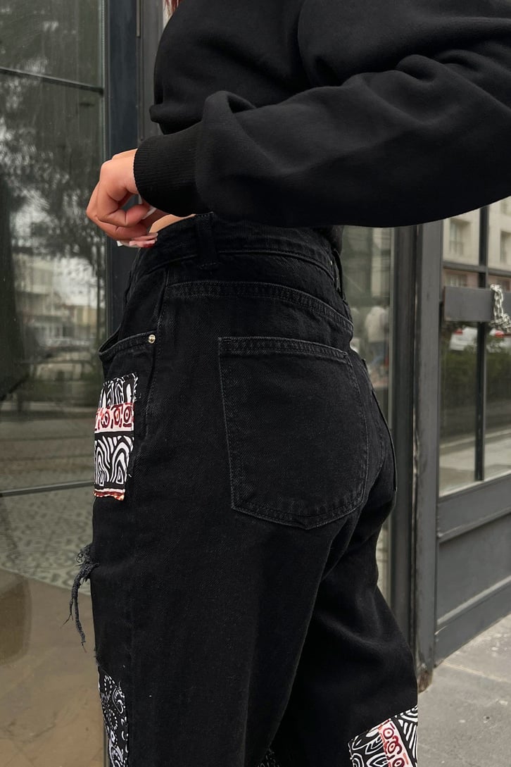 Ripped Patch Detay Siyah Regular Fit Jean