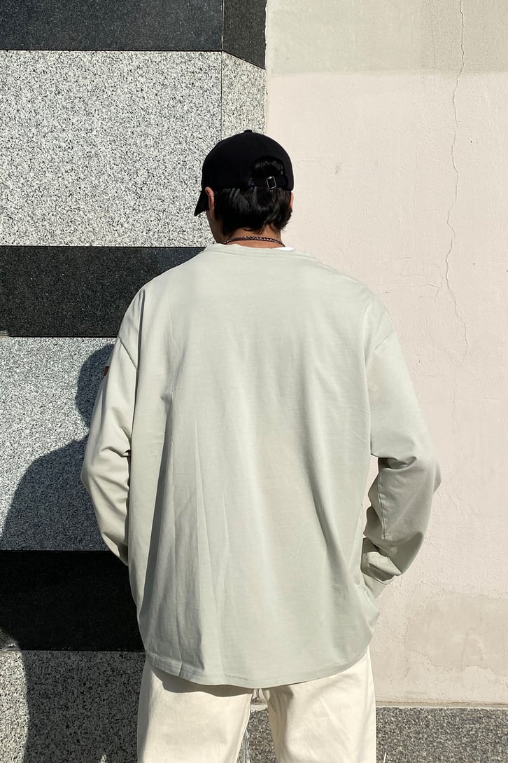 RV Never Established Oversize Ecru Sweatshirt