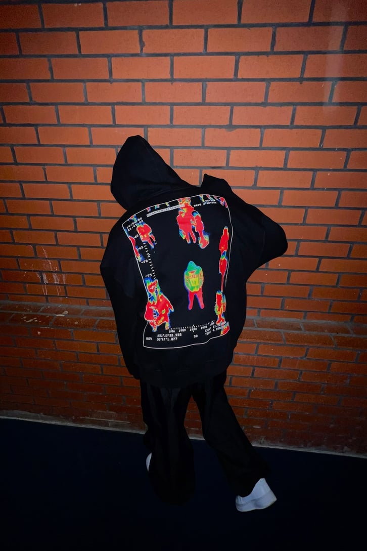 Rv Thermal Human Sırt Baskılı Siyah Hoodie