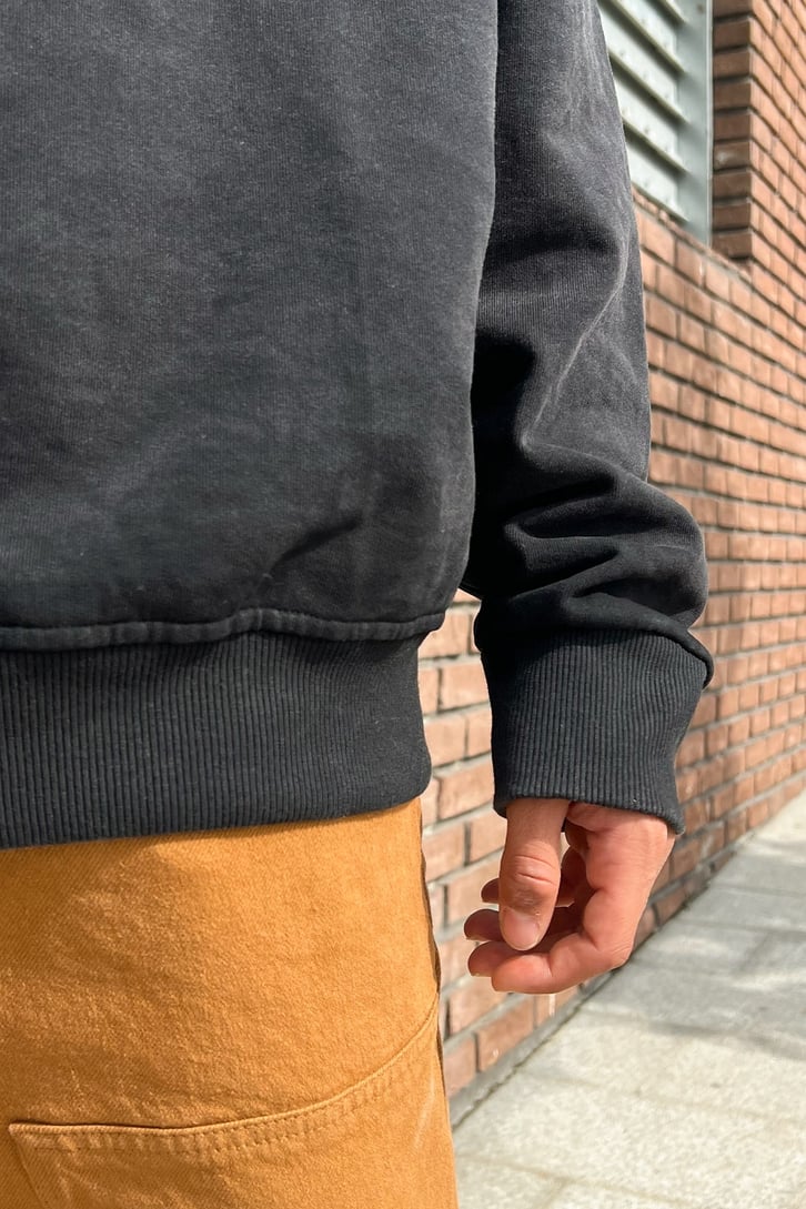 Seringac Nakışlı Siyah Oversize Sweatshirt