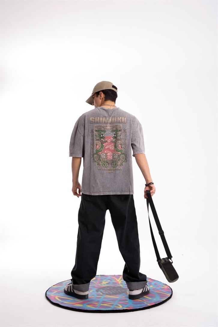 Shinjuku Baskılı Acid Wash Oversize Tişört