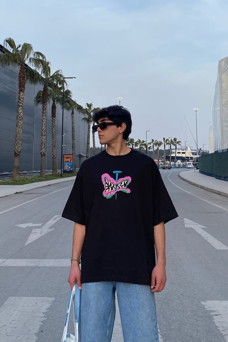 Shout Back Baskılı Oversize Siyah Tshirt