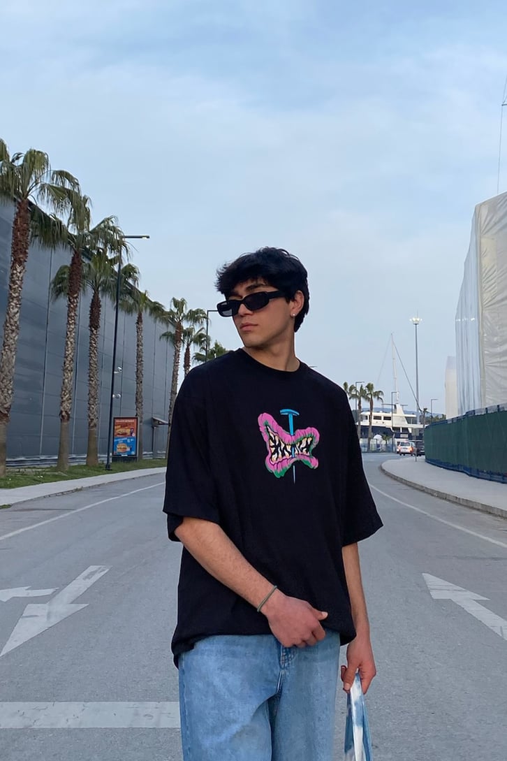 Shout Back Baskılı Oversize Siyah Tshirt