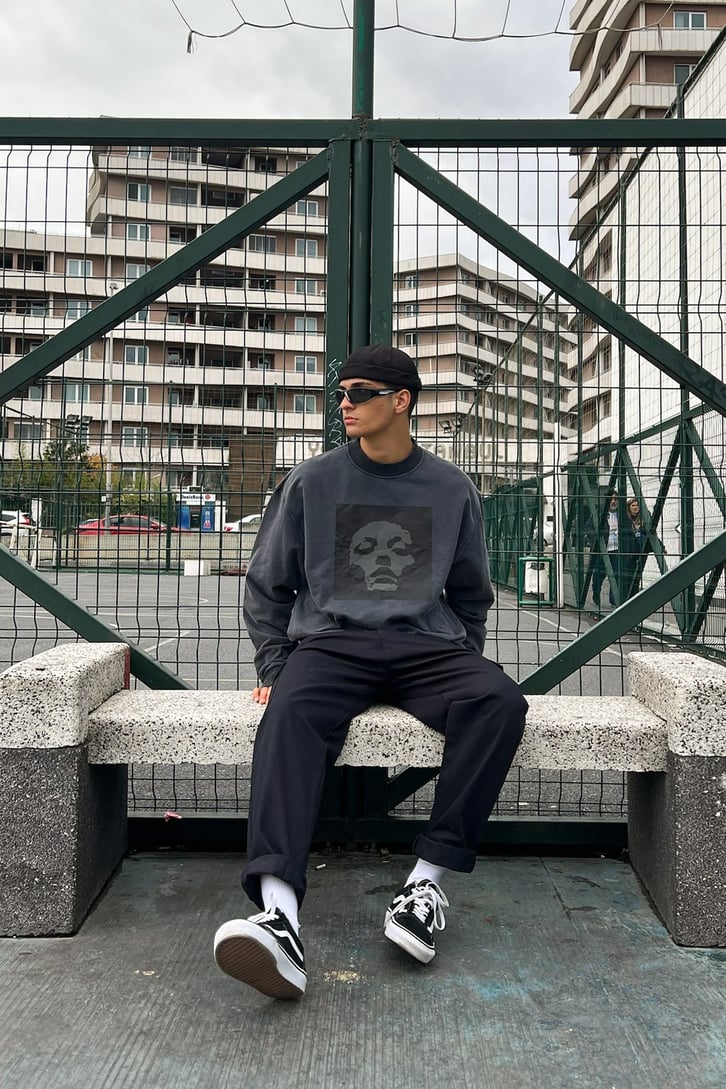 Silüet Baskılı Koyu Gri Oversize Sweatshirt