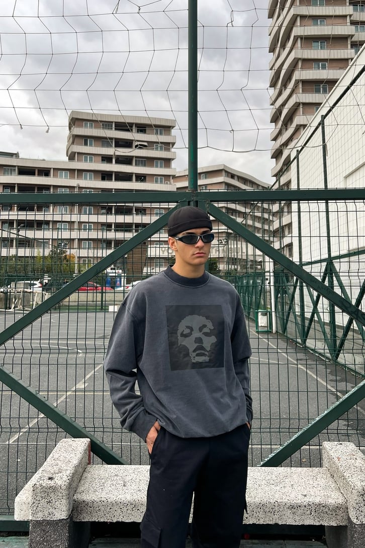 Silüet Baskılı Koyu Gri Oversize Sweatshirt