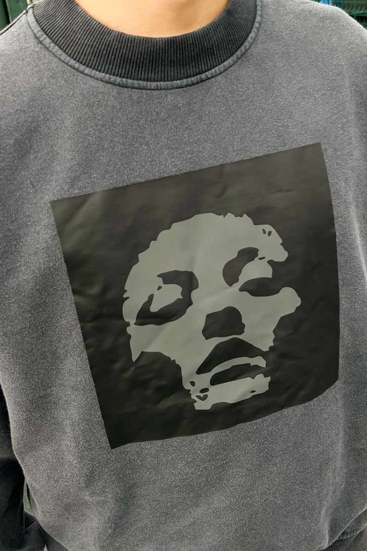 Silüet Baskılı Koyu Gri Oversize Sweatshirt