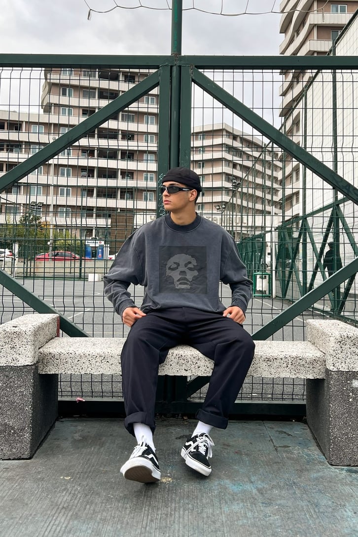 Silüet Baskılı Koyu Gri Oversize Sweatshirt