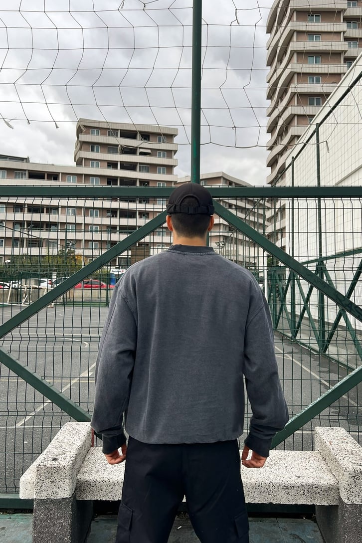 Silüet Baskılı Koyu Gri Oversize Sweatshirt