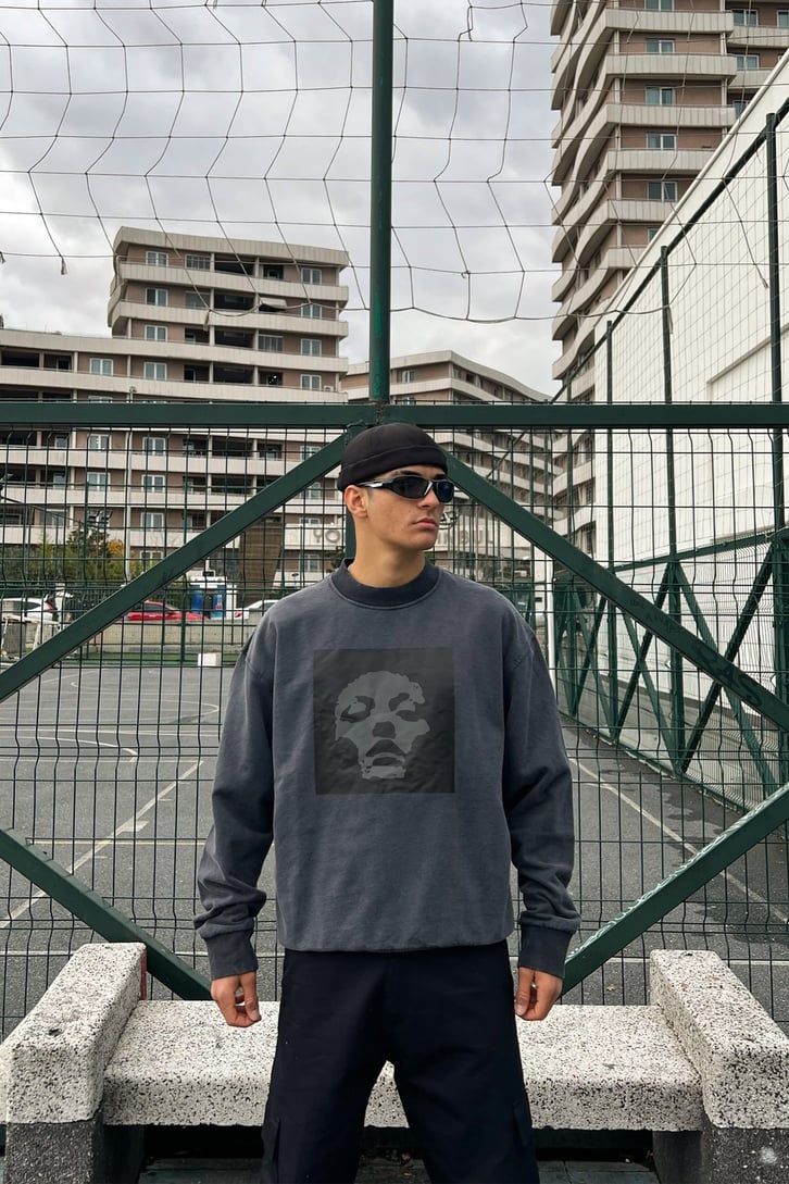 Silüet Baskılı Koyu Gri Oversize Sweatshirt