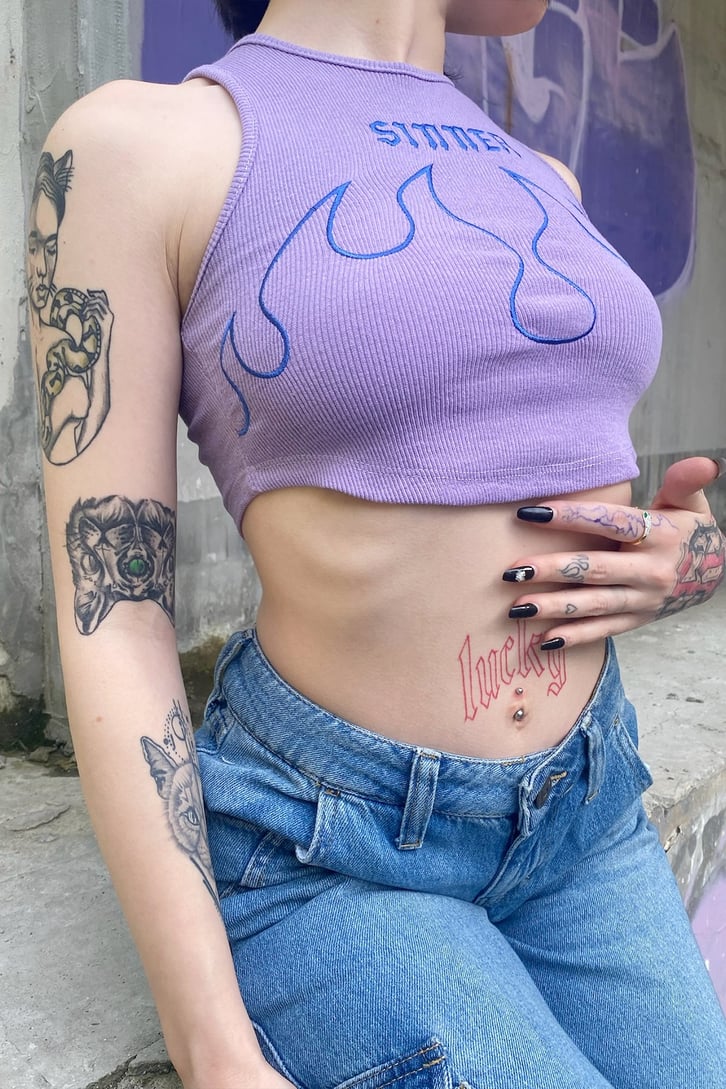 Sinner Nakışlı Gri Sıfır Kol Crop