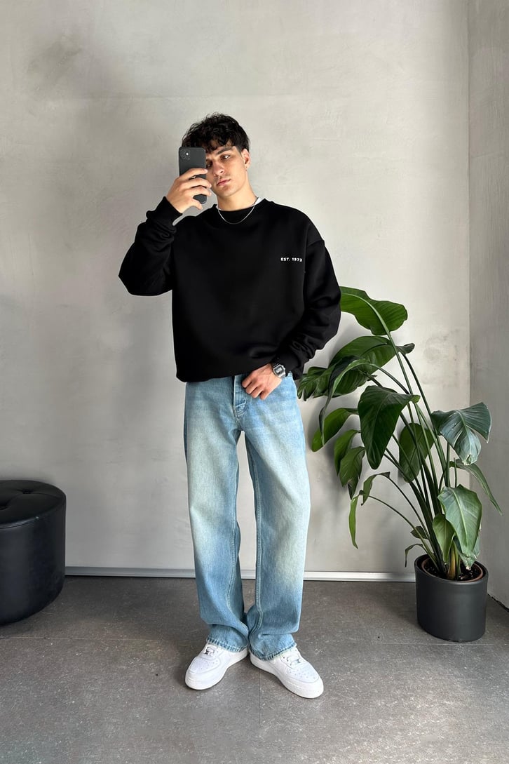 Sırt Baskılı Bisiklet Yaka Sweatshirt