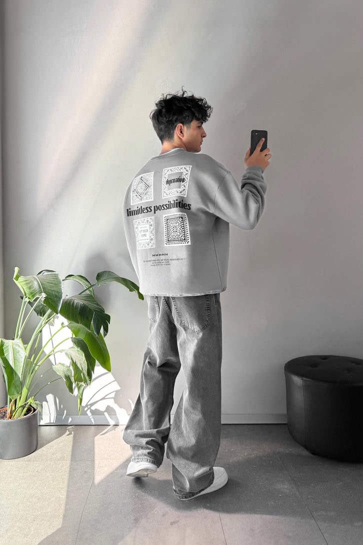 Sırt Detay Baskılı Bisiklet Yaka Sweatshirt