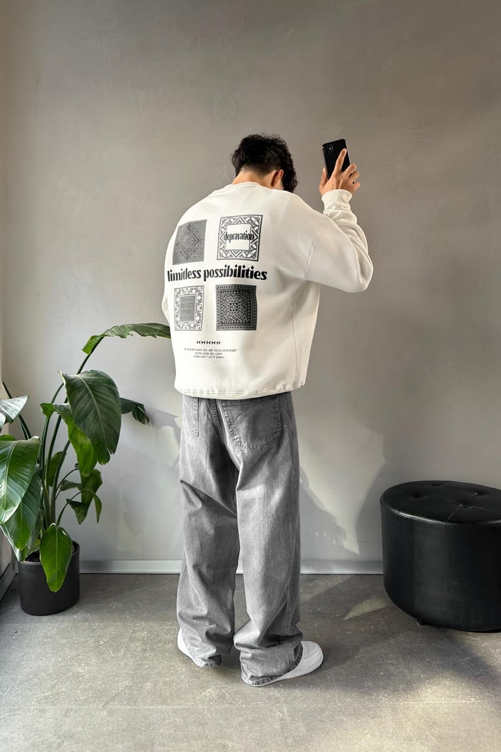 Sırt Detay Baskılı Bisiklet Yaka Sweatshirt