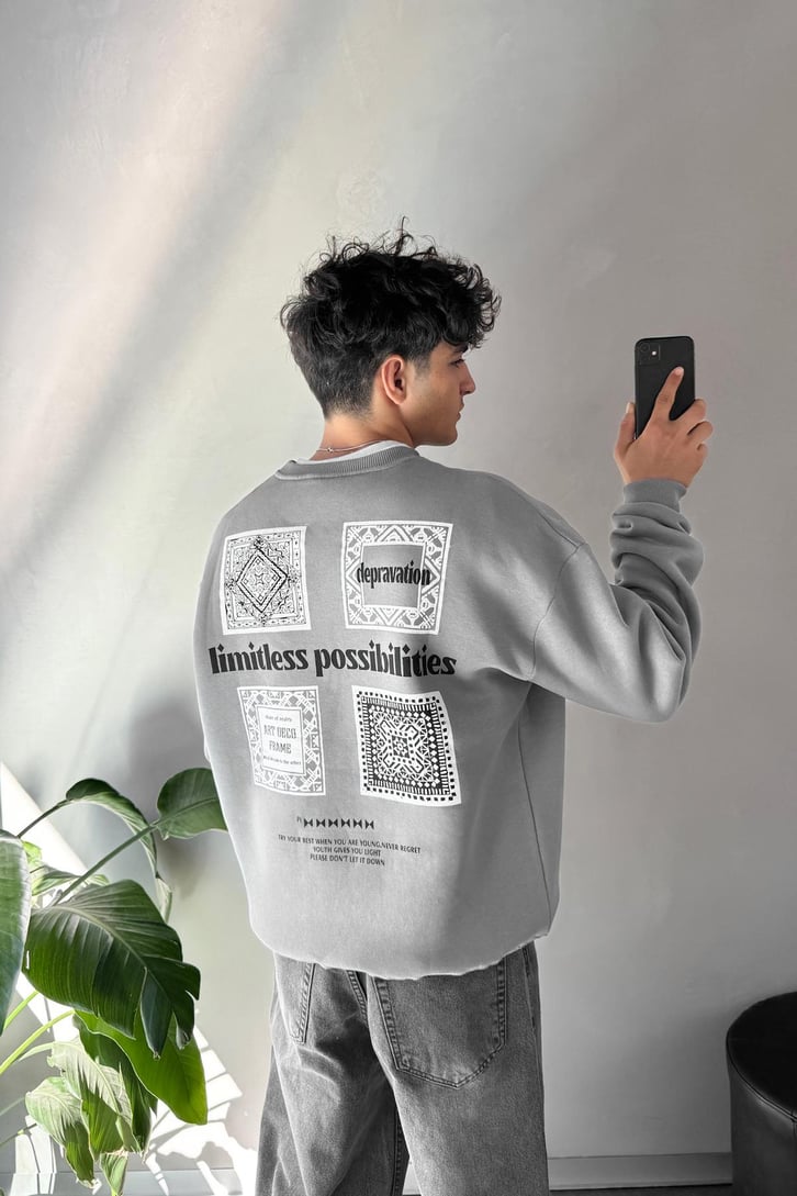 Sırt Detay Baskılı Bisiklet Yaka Sweatshirt