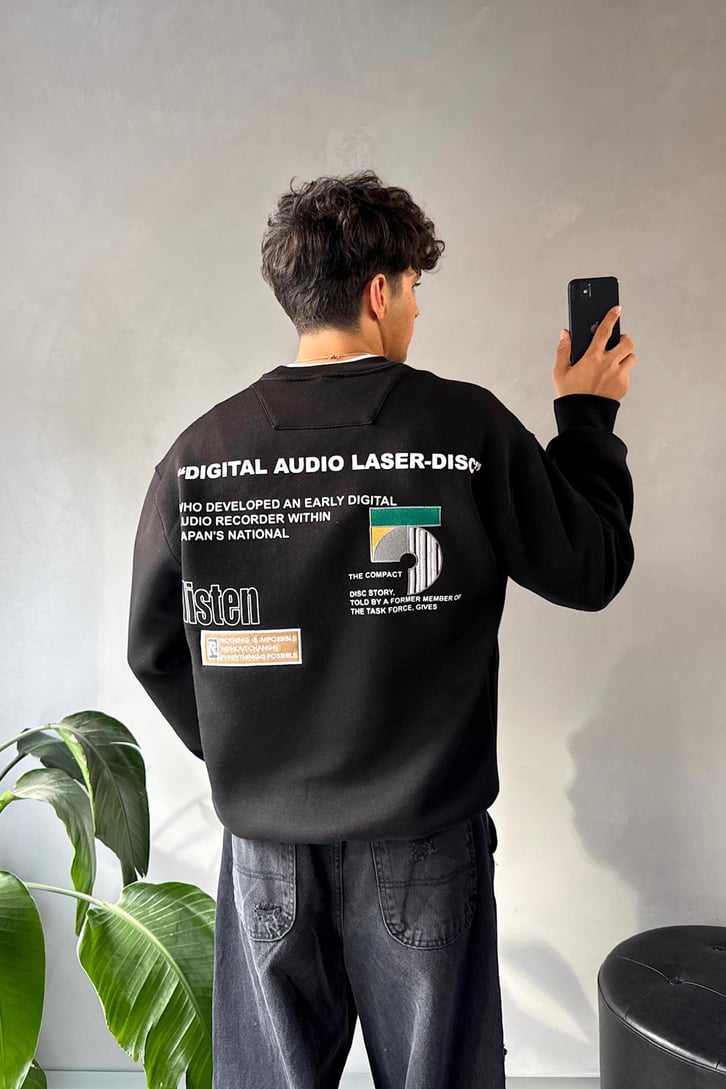 Sırt Detaylı Writing Nakışlı Bisiklet Yaka Sweatshirt