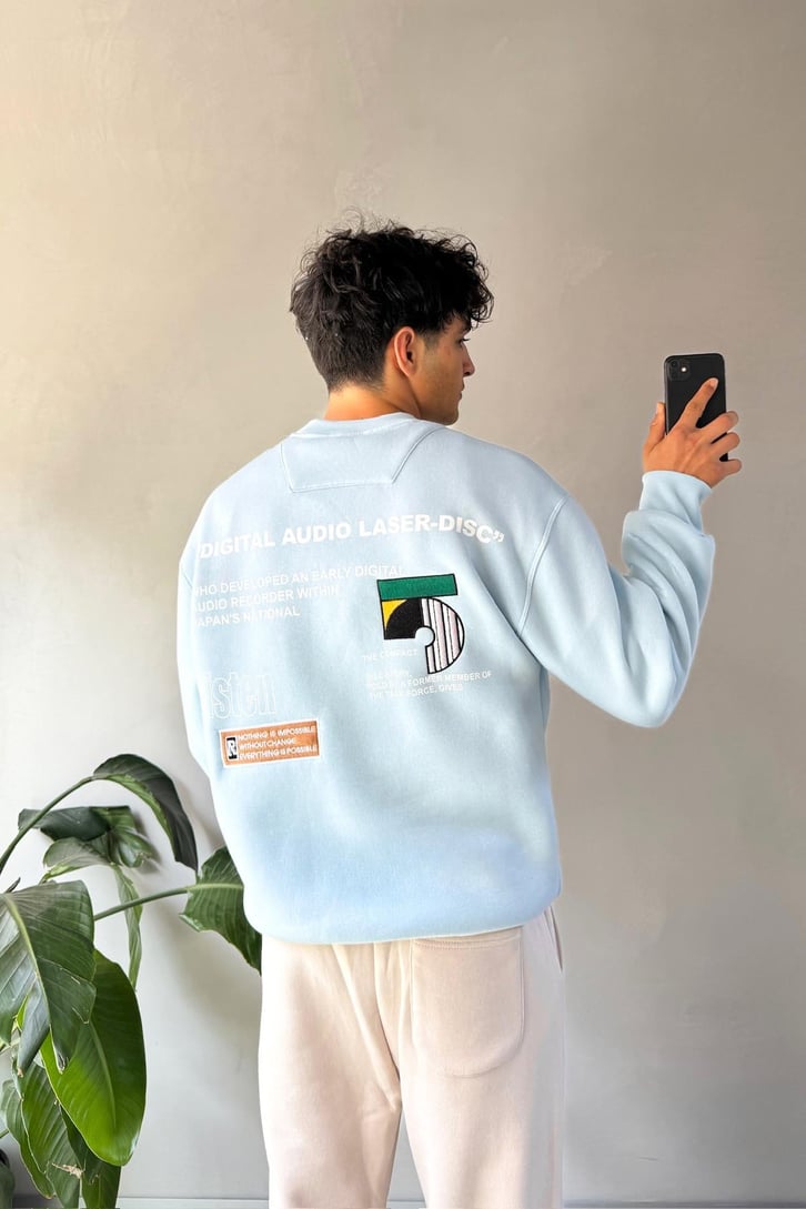 Sırt Detaylı Writing Nakışlı Bisiklet Yaka Sweatshirt