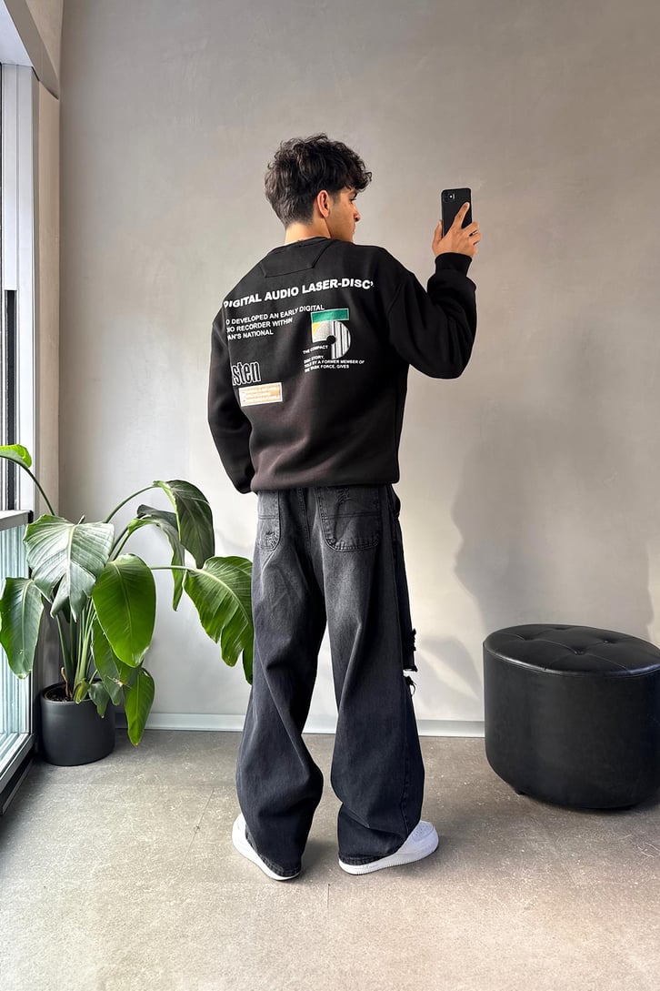 Sırt Detaylı Writing Nakışlı Bisiklet Yaka Sweatshirt